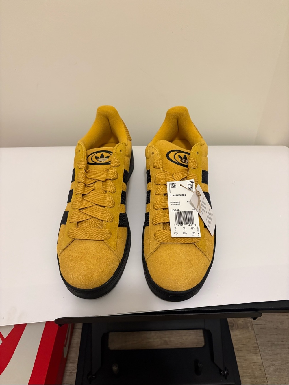 adidas Men’s size 10.5 Campus Sneakers in Mustard Yellow with Black Accents